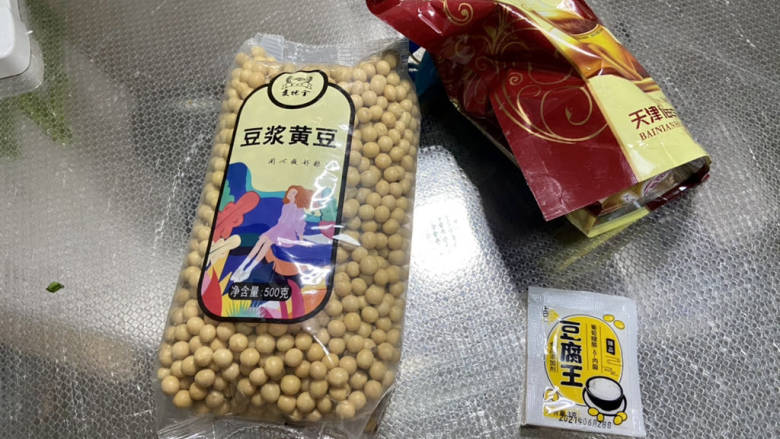 红糖豆腐脑,食材:黄豆150,<a style='color:red;display:inline-block;' href='/shicai/ 882'>红糖</a>40g,葡萄糖内脂一袋3g