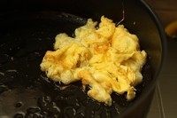 蛋煎粽,多余的蛋液也就顺手煎出来吧。