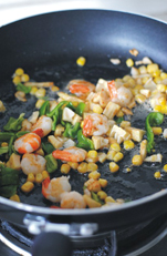 蚝油虾仁玉子豆腐,再加<a style='color:red;display:inline-block;' href='/shicai/ 4802'>玉米粒</a>、青椒和笋丁翻炒翻炒。