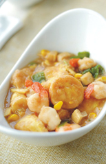 蚝油虾仁玉子豆腐,撒葱花，装盘即可。