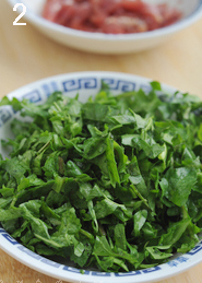 荠菜豆腐羹,<a style='color:red;display:inline-block;' href='/shicai/ 126'>荠菜</a>反复清洗干净,择去根和老叶,沥干切碎。