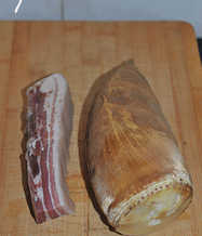 咸肉炖毛笋,<a style='color:red;display:inline-block;' href='/shicai/ 426'>咸肉</a>洗净。毛笋剥壳。