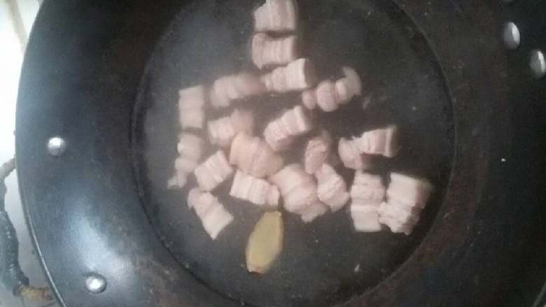 五花肉,五花肉焯水，最好多炖一会！