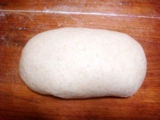 全麦韭菜鸡蛋饼,<a style='color:red;display:inline-block;' href='/shicai/ 519'>面粉</a>、<a style='color:red;display:inline-block;' href='/shicai/ 534'>全麦粉</a>加水和成少软的面团，饧20分钟