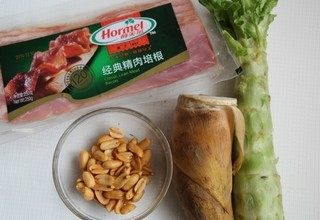 培根炒双笋,准备的材料