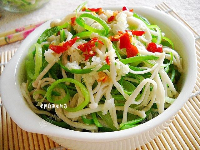 凉拌蒜苔金针菇