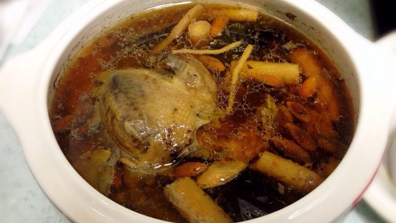 滋补乳鸽汤