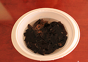 木耳小白菜馅饼,馅料做法:<a style='color:red;display:inline-block;' href='/shicai/ 118129'>干木耳</a>用温水泡发。
