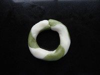 双色圈饼干,搓圆后,首尾相接