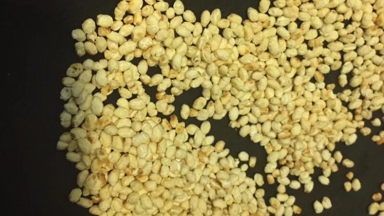 黑芝麻糊,3.糯米同样炒熟
