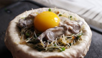 酥炸蛋蚵包子,韭菜馅+三~四颗鲜蚵,最后顶部放入一颗<a style='color:red;display:inline-block;' href='/shicai/ 9'>鸡蛋</a>,再铺上些许韭菜冬粉盖住<a style='color:red;display:inline-block;' href='/shicai/ 9'>鸡蛋</a>

 最后顶部放入一颗<a style='color:red;display:inline-block;' href='/shicai/ 9'>鸡蛋</a>,再铺上些许韭菜冬粉盖住<a style='color:red;display:inline-block;' href='/shicai/ 9'>鸡蛋</a>
