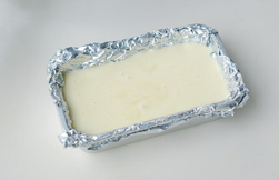 北海道牛奶手工糖,放入冰箱内冷冻3小时以上。