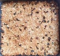 燕麦能量棒,烤箱180度25分钟,上色满意后记得盖锡纸。彻底冷却后脱模切块,我用的是不粘模具。