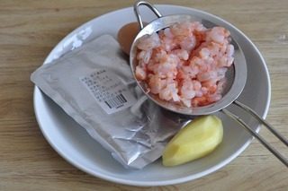 花朵虾肉饼,原料图