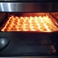 腰果酥,进烤箱接受炼狱吧!!!
175度15分钟~