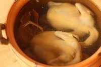 火腿鸡汤,全部材料放入汤煲里。
