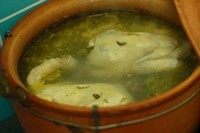 火腿鸡汤,大火煮开，转中小火煲2.5-3个小时即可。