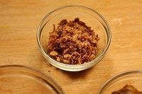 腊肠栗子饭,炸红葱头如果有就加,会增香不少。没有就省去啦。