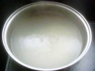 西芹火腿粥,大火烧开