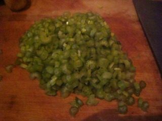 西芹火腿粥,芹菜洗净,切成碎末