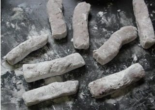 黄金芋泥卷,切成长方条