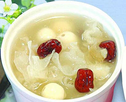 银耳莲子糖羹