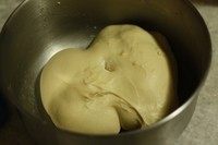 蒜香餐包,基本发酵一个小时,至2.5倍大小,发酵温度约28度