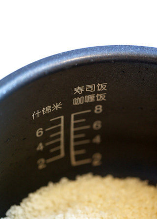 鸡腿肉定食,煮饭,选择寿司饭的比例即可