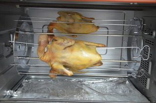 脆皮乳鸽,放入预热180℃的烤箱中烘烤
