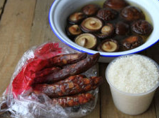 港式腊味饭,准备材料,<a style='color:red;display:inline-block;' href='/shicai/ 241'>干香菇</a>泡软,泡香菇的水别倒