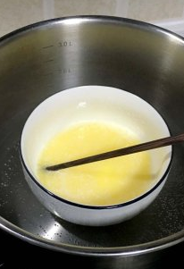 炼乳玛德琳 ,<a style='color:red;display:inline-block;' href='/shicai/ 887'>黄油</a>隔水融化