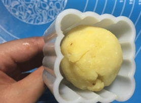 绿豆糕,放入模具