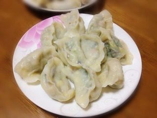 素三鲜馅饺子,盛到盘中,即可享用