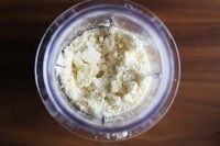 佛罗伦萨脆饼,将混合物打至粉状,块状黄油完全消失。