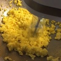 卡通黄油饼干,打蛋器把全部材料打顺滑