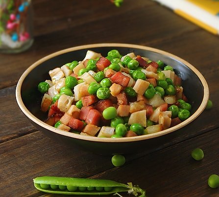 豌豆藕丁炒腊肉