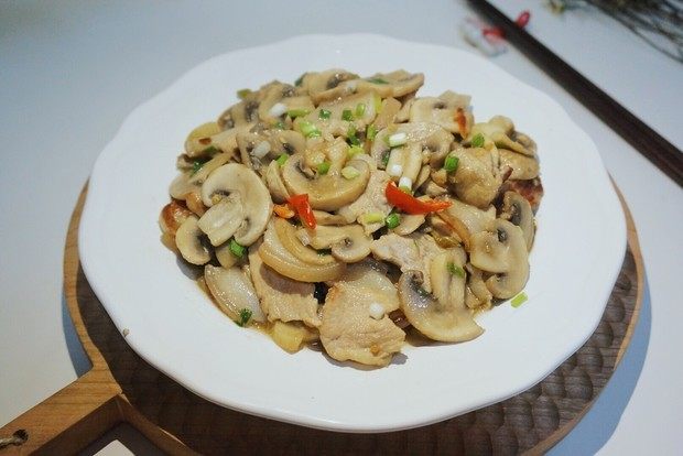 蘑菇烩肉片