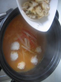 南瓜海鲜羹,下入<a style='color:red;display:inline-block;' href='/shicai/ 5079'>蛤蜊肉</a>