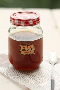 夏日的冬瓜茶,加入<a style='color:red;display:inline-block;' href='/shicai/ 25726'>桂圆干</a>，一起煮。大火煮开，转小火煮2个小时（我用普通天然气炉，最小火。煮到冬瓜变咖啡色透明状。）我用的是铸铁锅，密封性和锁水性都更好些，煮两个小时基本水量也没有少多少，如果你用的普通锅可以根据情况减少时间，自己灵活一下。