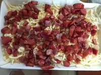 香薰培根香肠土豆羹,铺上培根香肠
