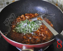 意大利面,加入<a style='color:red;display:inline-block;' href='/shicai/ 143'>西芹</a>碎