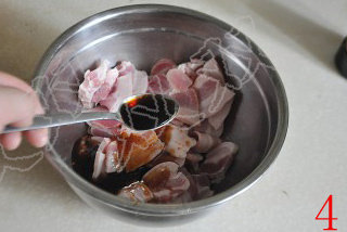 韩式烤五花肉 ,放入<a style='color:red;display:inline-block;' href='/shicai/ 788'>生抽</a>2勺