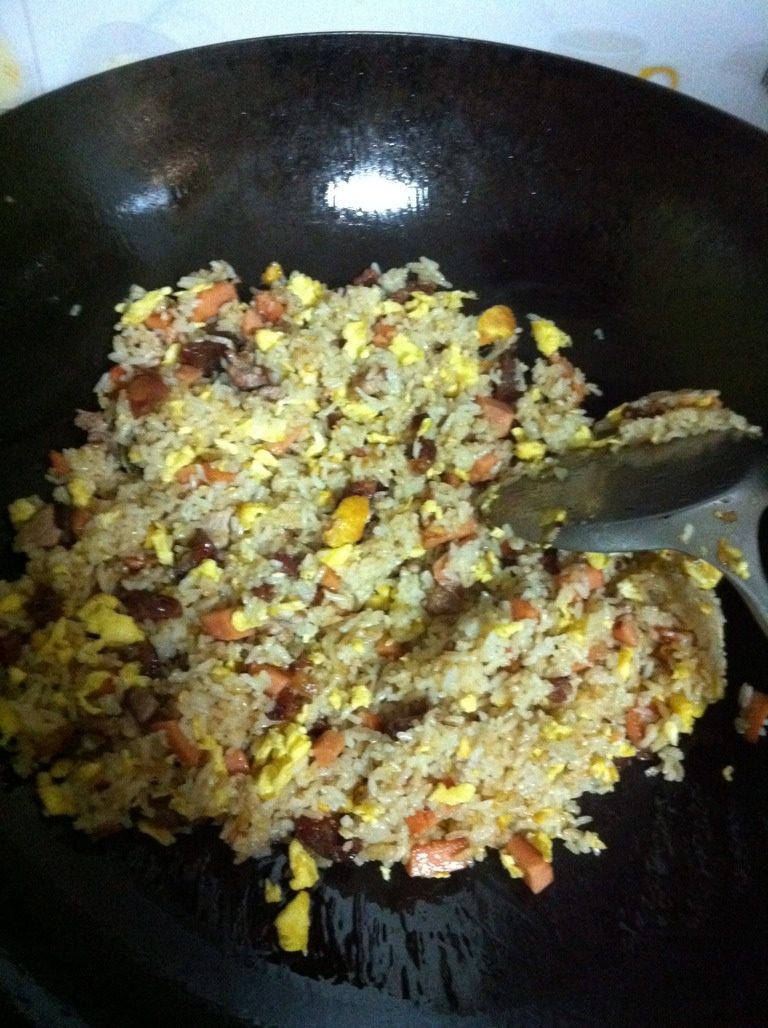 蛋炒饭（私自加了火腿，瘦肉，腊肠）