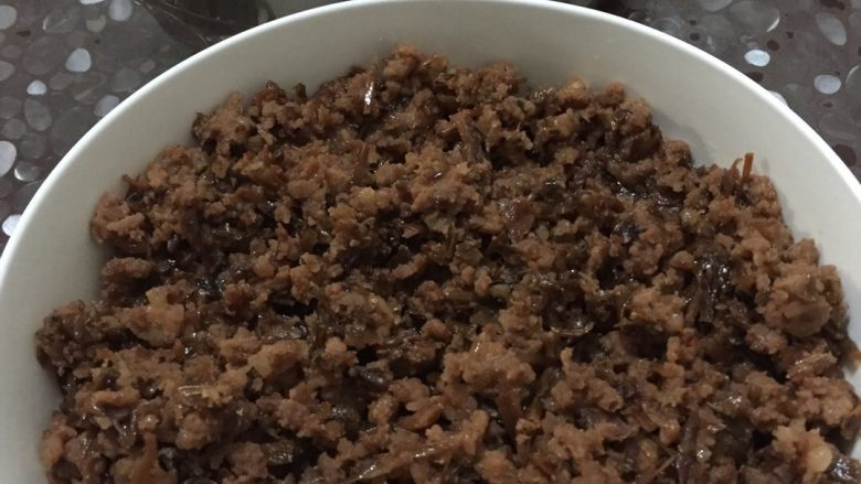 混糖叶儿粑,2.绍子最好提前一天炒好放凉备用。做馅儿的时候必须是凉的。