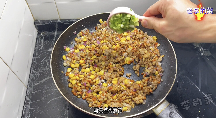 年夜饭系列菜八宝福袋,加入香葱花