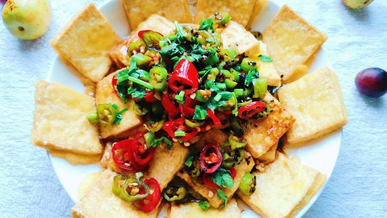 酸辣豆腐,夏天来一盘这样的酸辣豆腐是非常下饭开胃的哦!