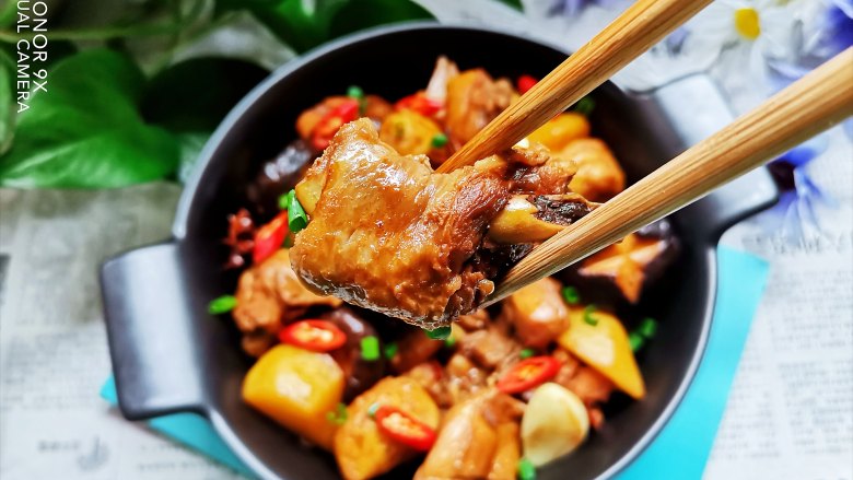 土豆香菇焖鸡,香菇土豆焖鸡就做好了