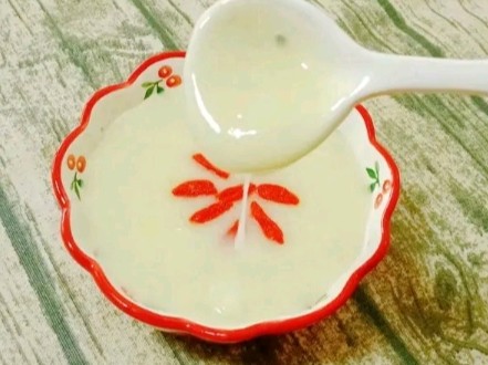 小米银耳羹,一道小米银耳羹就做好啦~