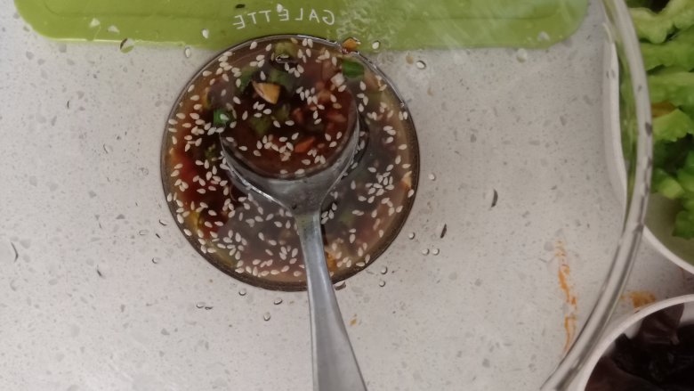 凉拌苦瓜,放香油