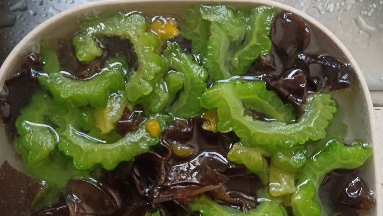 凉拌苦瓜,过凉水